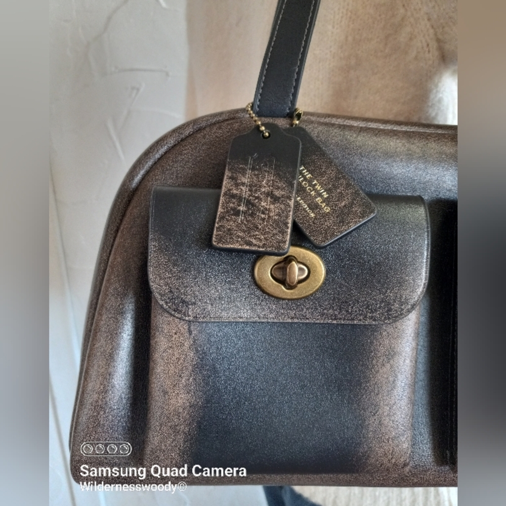 The Coach Originals, Coach Twin Turnlock 2025, Rub-Off Glovetanned Leather Bag - Picture 3 of 16